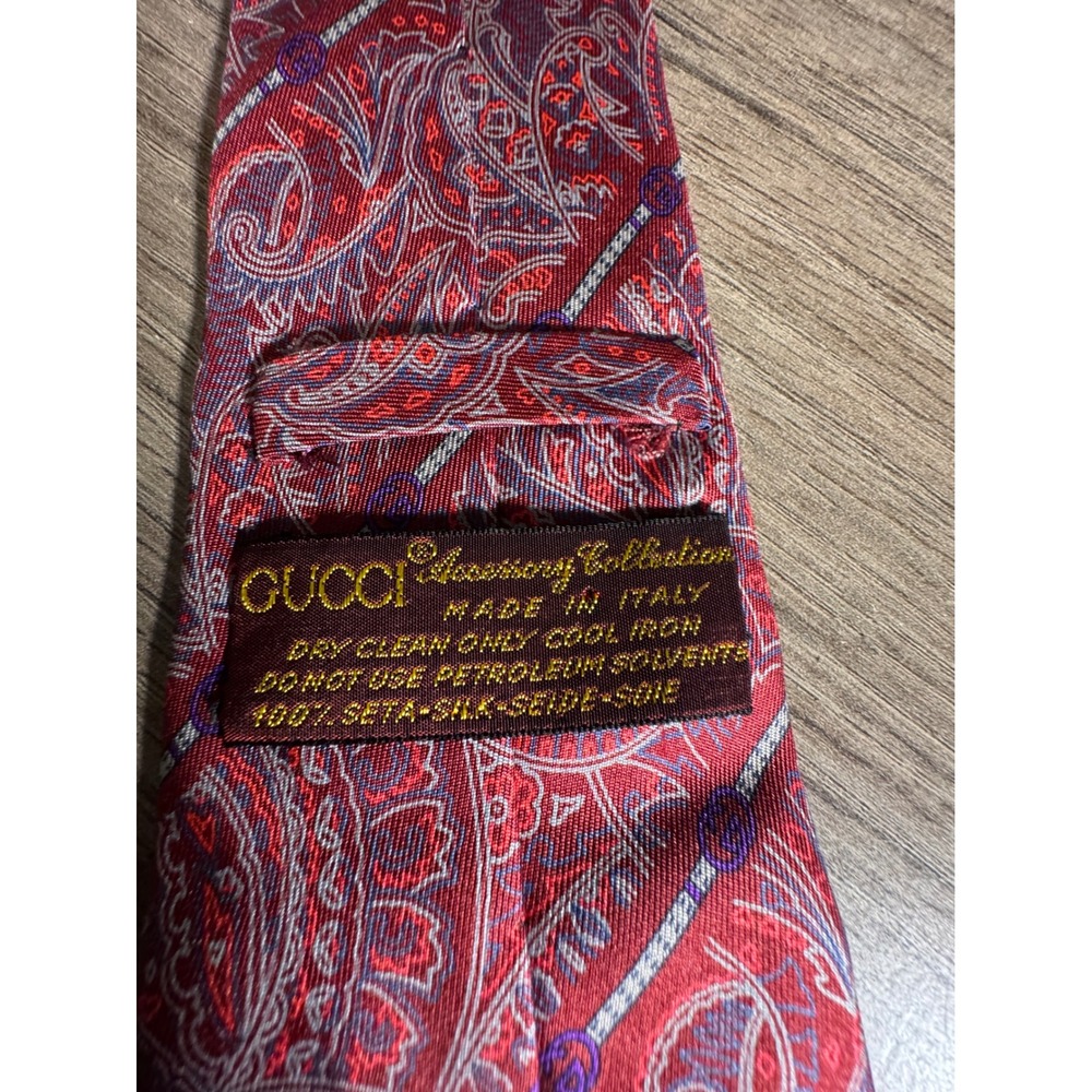 Gucci Accessory Collection Red Paisley 100% Silk‎ Tie Made in Italy Vintage Mens